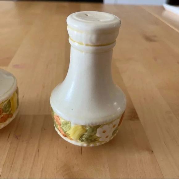 Vintage Vernon Ware by Metlox Della Robbia Poppytrail Salt & Pepper Set - Picture 3 of 9